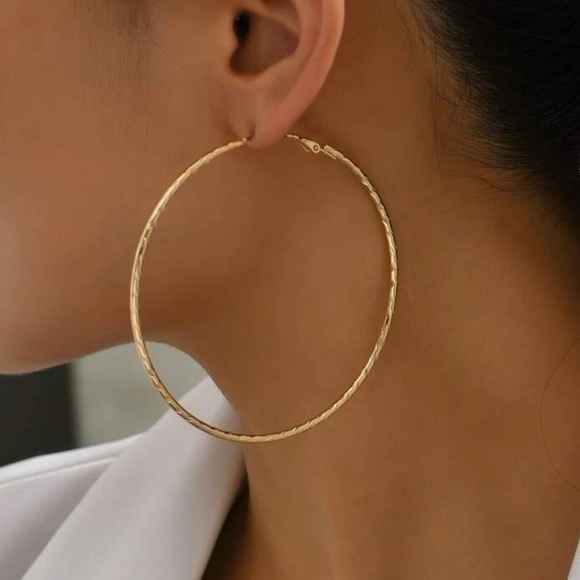 Minimalist Hoop Earrings Golden - Picture 1 of 6